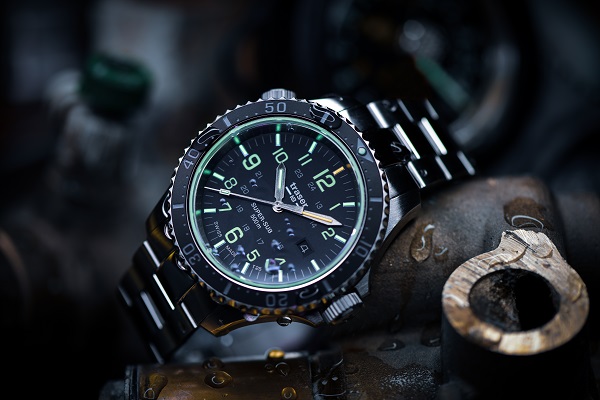 Traser P67 SuperSub Black lifestyle