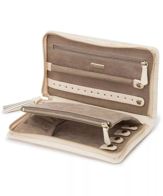 Wolf Caroline case 324853