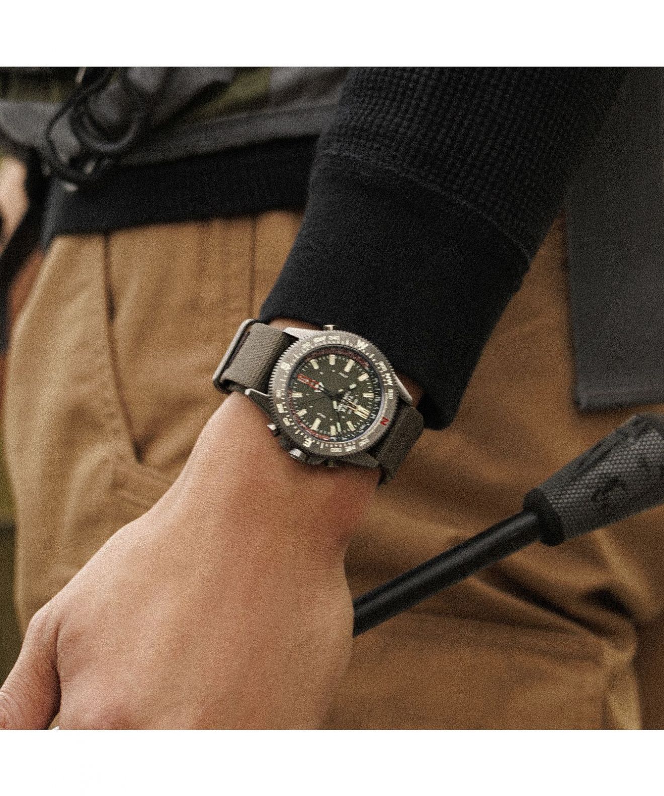 Timex TW2W91100 Orologio Uomo Con Bussola, Tracker Di Marea E Termometro, Cinturino In Tessuto Verde, Cassa 43mm, Impermeabile 10 Bar