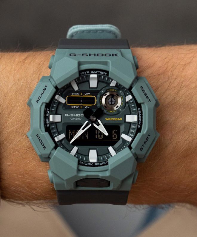 Casio G-Shock Analog-Digital gents watch GA-010CE-2AER