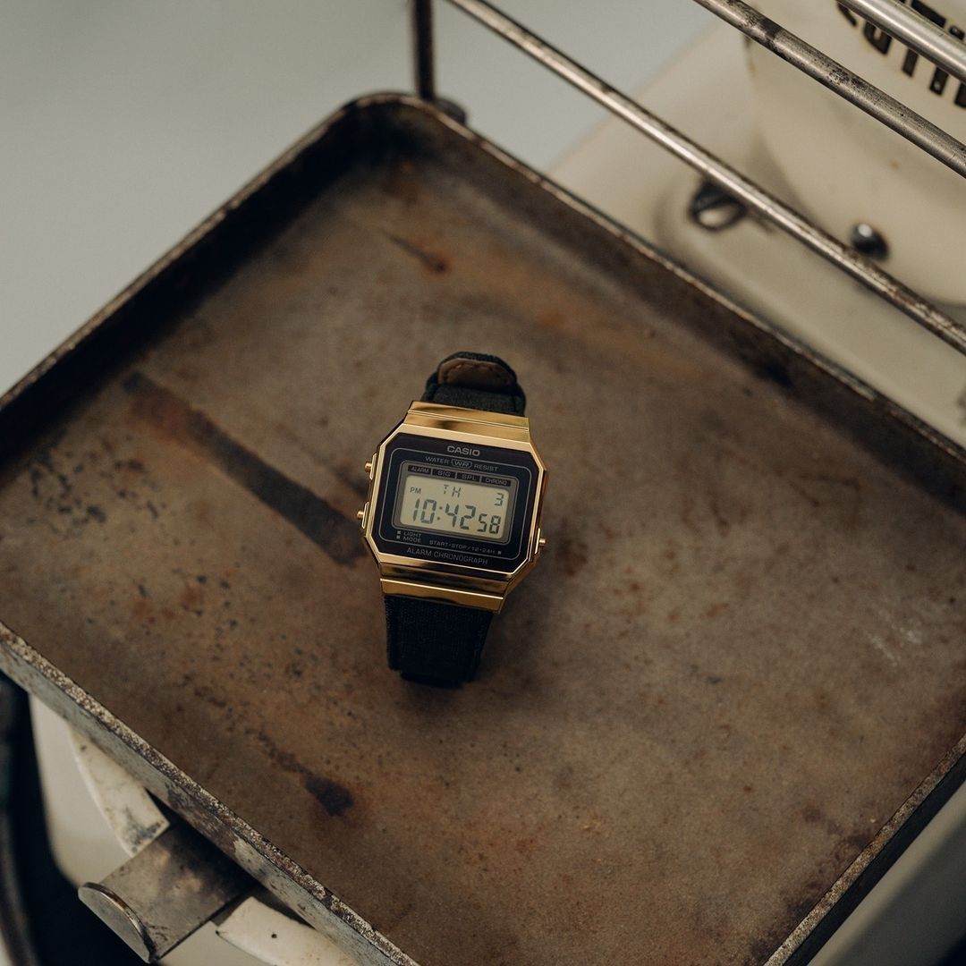 Casio VINTAGE Maxi Slim watch