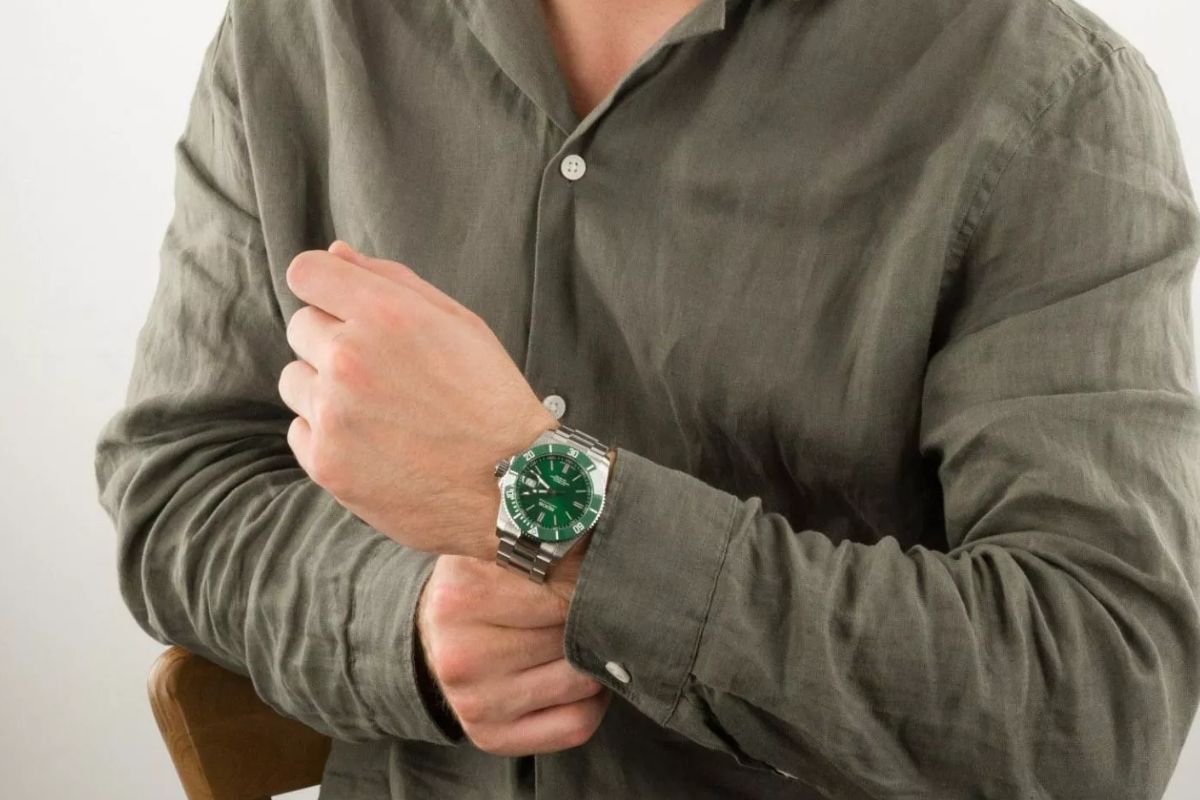 Epos Sportive Diver Automatic 42 mm envelope