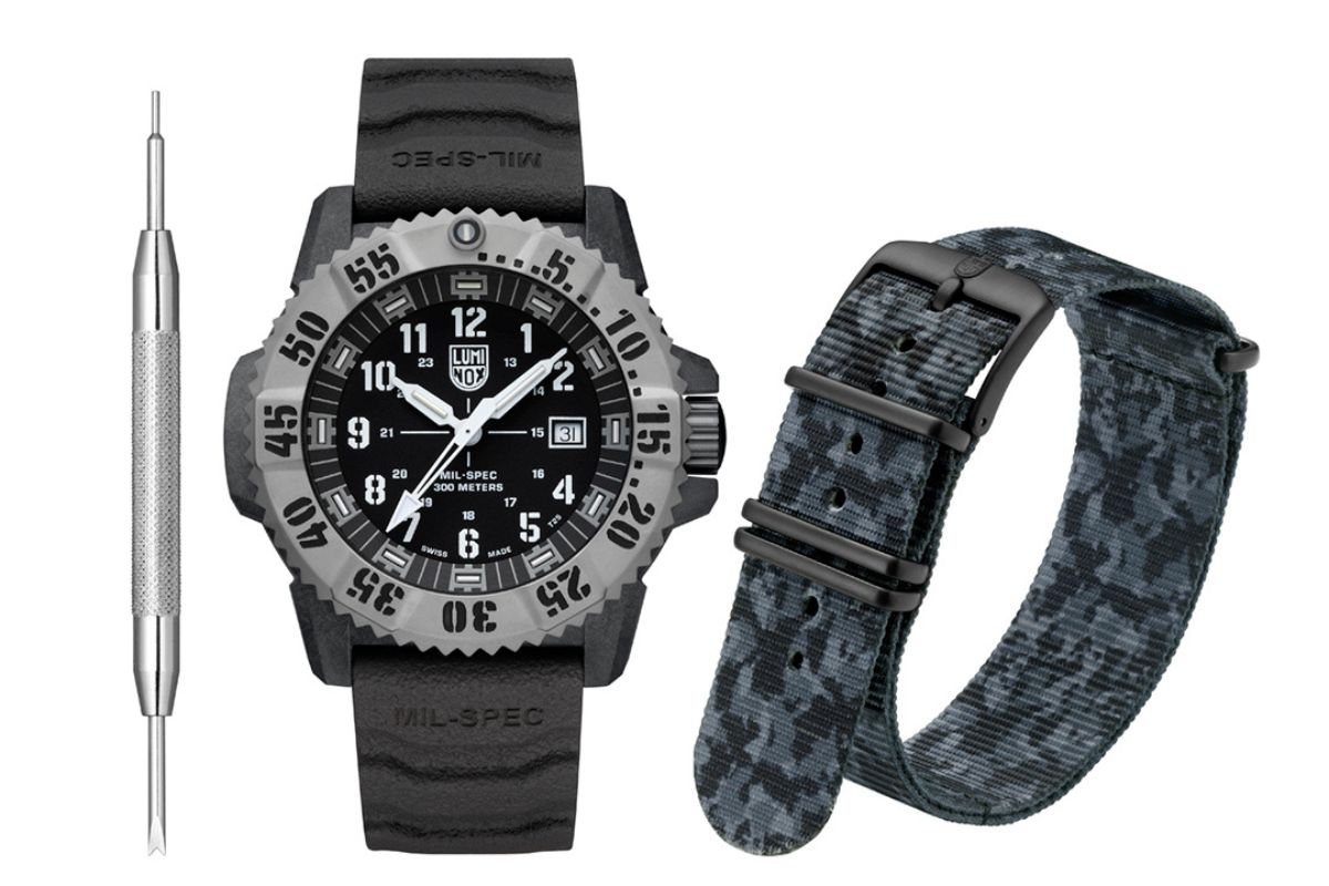 What's in the Luminox Mid-spec 3350 watch kit